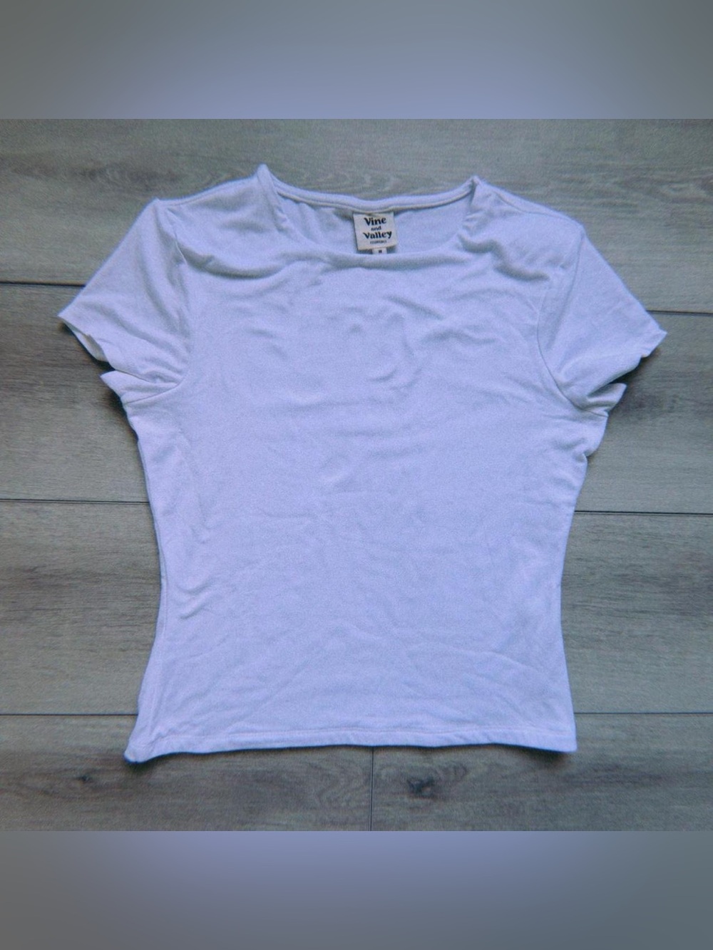 vine and valley essentials cropped shirt